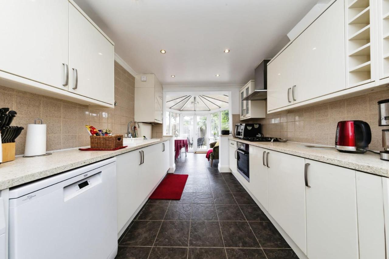 Your Chic 3Br Home Comfort And Style In London Exterior photo