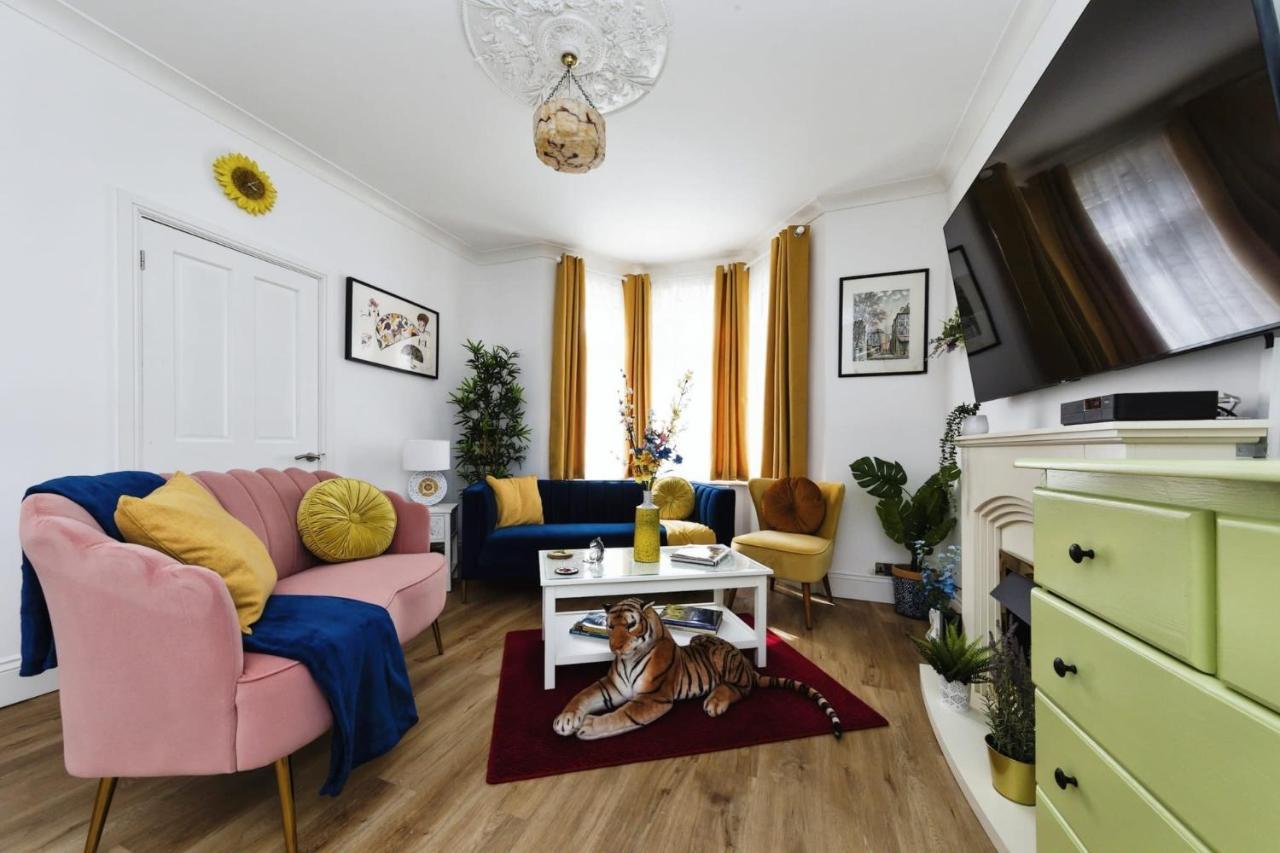 Your Chic 3Br Home Comfort And Style In London Exterior photo
