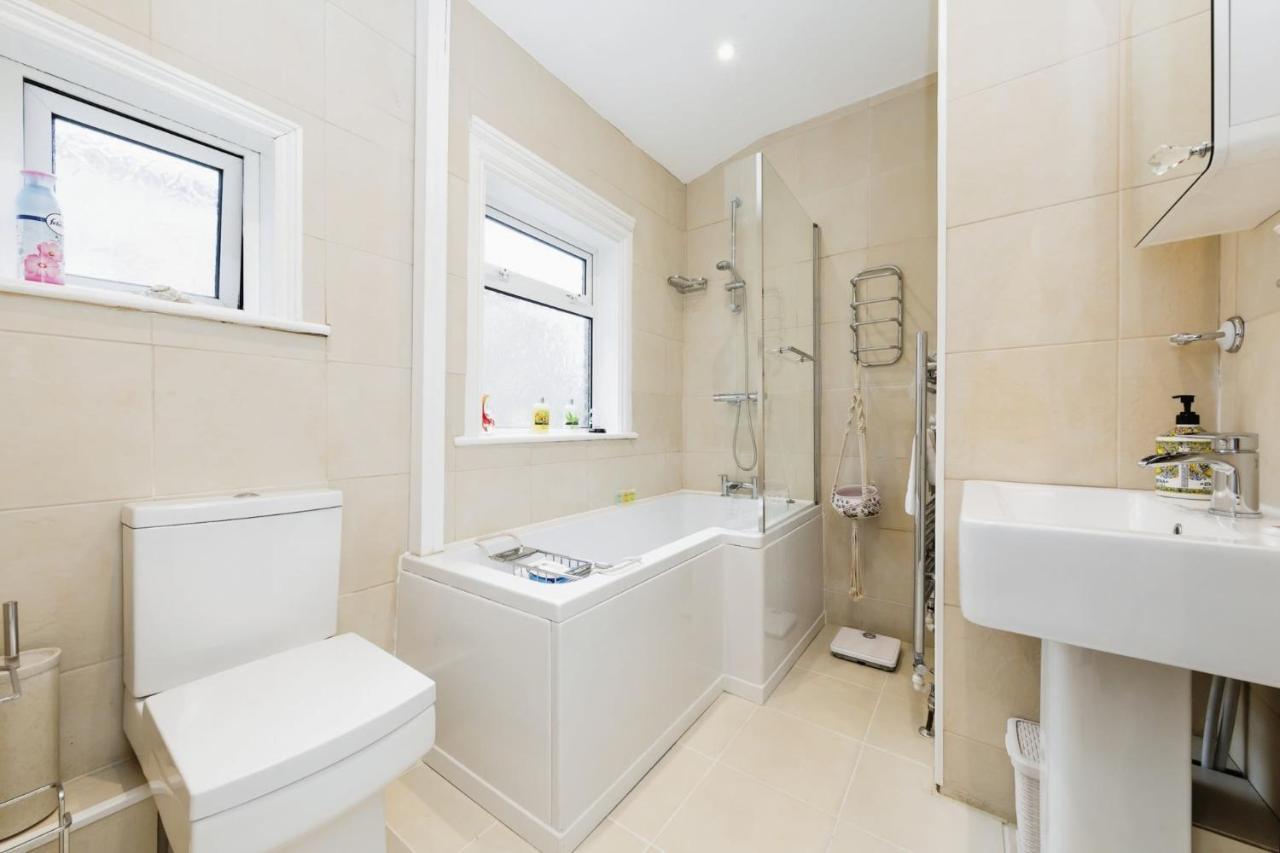 Your Chic 3Br Home Comfort And Style In London Exterior photo