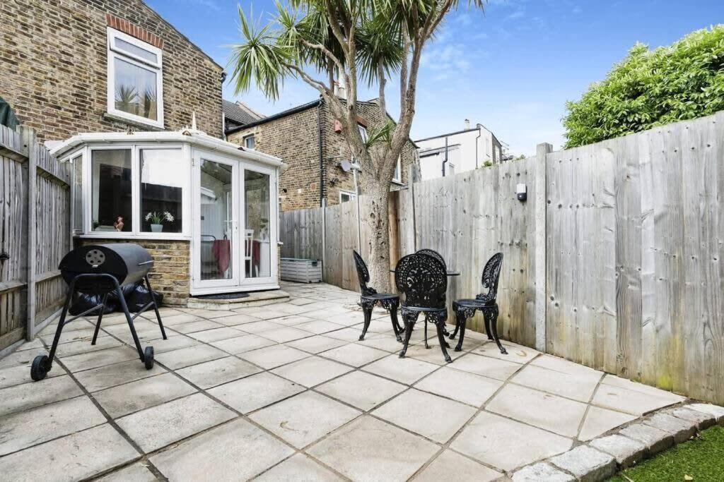 Your Chic 3Br Home Comfort And Style In London Exterior photo