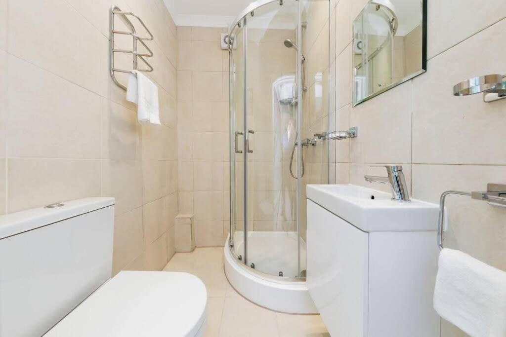 Your Chic 3Br Home Comfort And Style In London Exterior photo