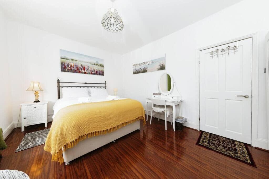 Your Chic 3Br Home Comfort And Style In London Exterior photo
