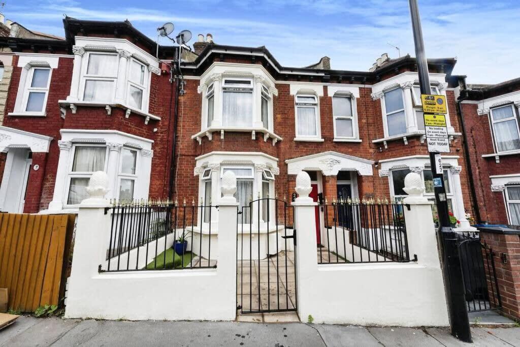 Your Chic 3Br Home Comfort And Style In London Exterior photo