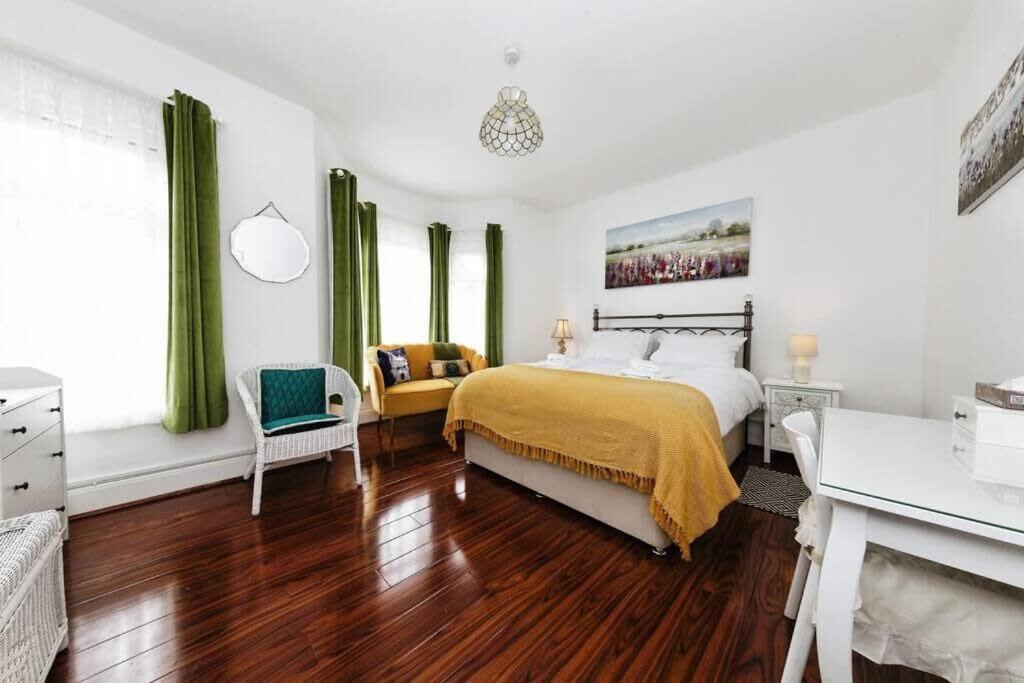 Your Chic 3Br Home Comfort And Style In London Exterior photo