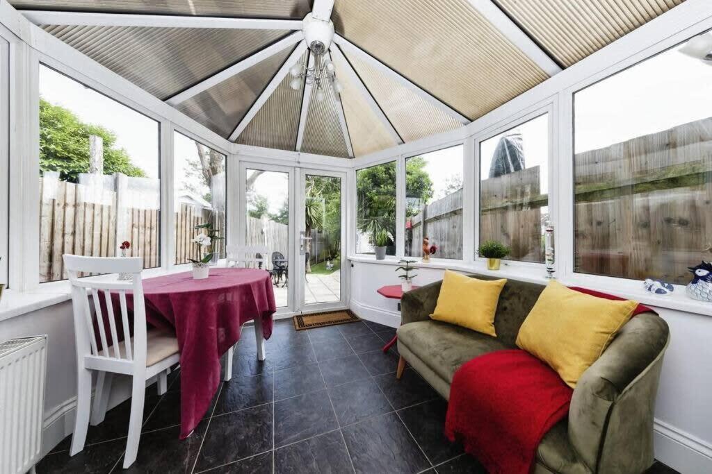Your Chic 3Br Home Comfort And Style In London Exterior photo